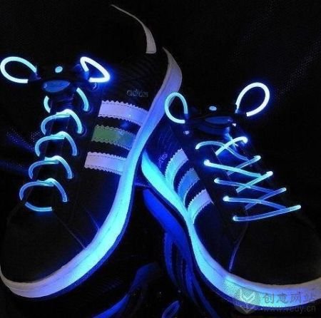 鞋带会发光的创意鞋子设计