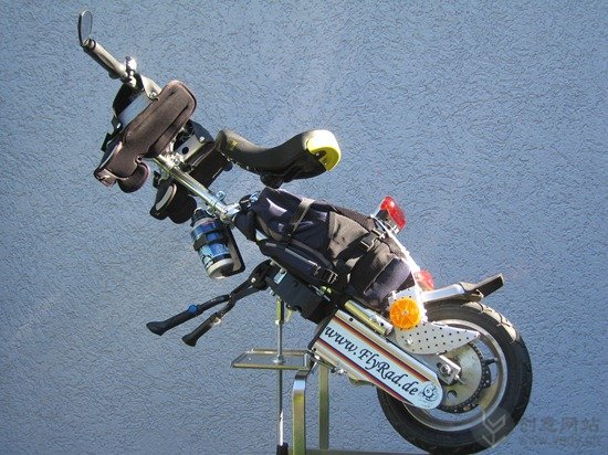 独轮创意的电动摩托车