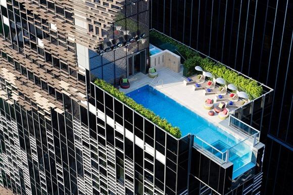 天台悬空的透明游泳池创意设计