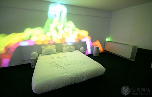 惊艳的卧室彩灯系统